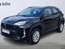 Svart Begagnad 2024 Toyota Yaris Cross Active SUV | 289 900 kr (Marknadspris)