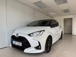 Vit (vit metallic) Begagnad 2023 Toyota Yaris Hybrid Style Halvkombi | 219 900 kr (Marknadspris)