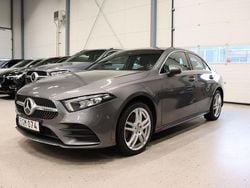 Mörkgrå (grå) Begagnad 2022 Mercedes A250 AMG Sedan | 309 900 kr (Marknadspris)