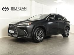 Svart Begagnad 2023 Lexus NX450h+ Business Edition SUV | 534 900 kr (Marknadspris)