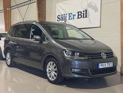 Mörkgrå (grå) Begagnad 2017 VW Sharan GT Minibuss | 249 800 kr (Marknadspris)