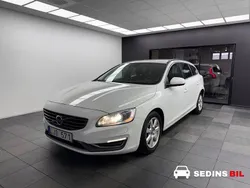 Vit Begagnad 2014 Volvo V60 Momentum Kombi | 84 900 kr (Marknadspris)