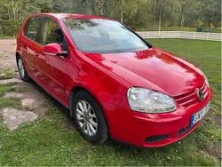 Röd Begagnad 2008 VW Golf VI Trendline Halvkombi | 26 000 kr (Marknadspris)