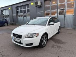Vit Begagnad 2009 Volvo V50 Momentum Kombi | 34 900 kr (Marknadspris)