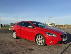 Röd Begagnad 2016 Volvo V40 R-Design Halvkombi | 174 000 kr (Bra pris)