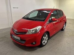 Röd Begagnad 2012 Toyota Yaris Style Halvkombi | 79 995 kr (Marknadspris)