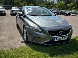 Grå Begagnad 2015 Volvo V40 Kinetic Kombi | 125 000 kr (Marknadspris)