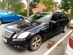 Svart Begagnad 2010 Mercedes E300 Classic Kombi | 90 000 kr