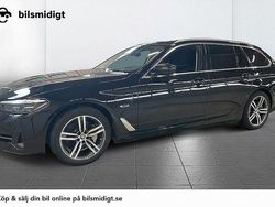 Svart Begagnad 2021 BMW 530e Kombi | 386 600 kr (Marknadspris)