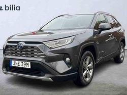 Grå Begagnad 2020 Toyota RAV4 Hybrid SUV | 339 900 kr (Lite dyr)
