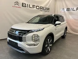 Vit (vit diamond & svart tak) Ny 2025 Mitsubishi Outlander P-HEV Instyle SUV | 620 800 kr (Dyr)