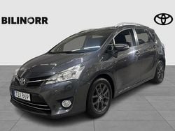 Mörkgrå (grå) Begagnad 2015 Toyota Verso Minibuss | 139 400 kr (Marknadspris)