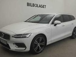 Vit Begagnad 2021 Volvo V60 Inscription Kombi | 229 800 kr (Marknadspris)