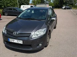 Grå Begagnad 2010 Toyota Auris Halvkombi | 52 000 kr (Superpris)