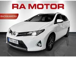 Vit Begagnad 2015 Toyota Auris Edition Kombi | 119 900 kr (Marknadspris)