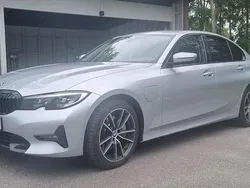 Silver Begagnad 2020 BMW 330e Sport Line Sedan | 295 000 kr (Bra pris)