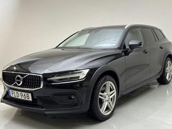 Svart Begagnad 2022 Volvo V60 CC Kombi | 289 000 kr (Bra pris)