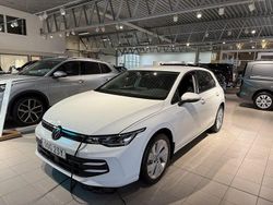 Vit (pure white) Ny 2025 VW Golf VIII Life Kombi | 284 900 kr (Marknadspris)