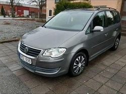 Mörkgrå (grå) Begagnad 2008 VW Touran Trendline Minibuss | 49 900 kr (Marknadspris)