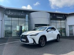 Vit (vit metallic) Begagnad 2022 Lexus NX450h+ Luxury Line SUV | 525 000 kr (Marknadspris)