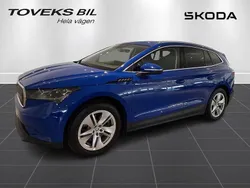 Blå (energy blue) Begagnad 2022 Skoda Enyaq iV SUV | 349 900 kr (Marknadspris)
