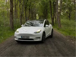 Vit Begagnad 2022 Tesla Model Y Performance SUV | 389 900 kr (Bra pris)