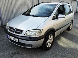 Grå Begagnad 2004 Opel Zafira Minibuss | 24 900 kr