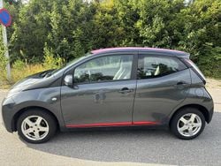 Grå Begagnad 2015 Toyota Aygo X-play Halvkombi | 65 000 kr (Bra pris)
