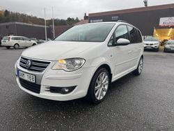 Vit Begagnad 2010 VW Touran Highline Minibuss | 39 900 kr (Lite dyr)