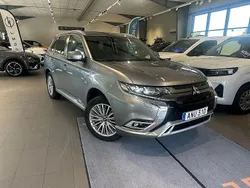Grå Begagnad 2019 Mitsubishi Outlander P-HEV SUV | 249 900 kr (Marknadspris)