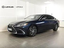 Mörkblå Begagnad 2024 Lexus ES300H Limited Edition Sedan | 419 900 kr (Superpris)