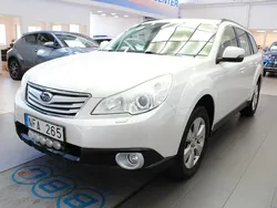 Vit Begagnad 2012 Subaru Outback SUV | 119 900 kr (Lite dyr)