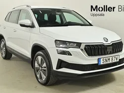 Vit (moon white metallic) Begagnad 2023 Skoda Karoq SUV | 334 900 kr (Marknadspris)
