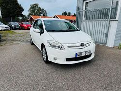 Vit Begagnad 2012 Toyota Auris Plus Halvkombi | 89 900 kr (Marknadspris)