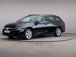 Svart Begagnad 2022 VW Golf VIII Kombi | 239 000 kr (Marknadspris)