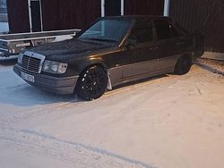 Begagnad 1987 Mercedes 300 Sedan | 65 000 kr