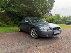 Grå Begagnad 2004 Volvo S60 Business Edition Sedan | 25 000 kr (Marknadspris)