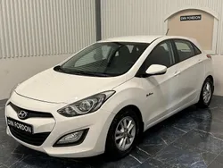 Vit Begagnad 2012 Hyundai i30 Halvkombi | 79 900 kr (Bra pris)