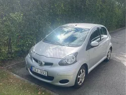 Silver Begagnad 2010 Toyota Aygo Halvkombi | 39 000 kr (Marknadspris)