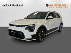 Vit Begagnad 2023 Kia e-Niro SUV | 369 900 kr (Dyr)