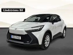 Vit Begagnad 2023 Toyota C-HR Style SUV | 419 000 kr (Marknadspris)