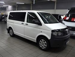 Vit Begagnad 2012 VW Shuttle Minibuss | 129 900 kr