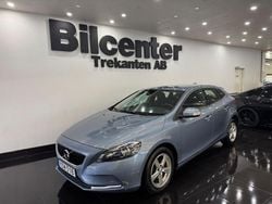 Ljusblå Begagnad 2016 Volvo V40 Kinetic Kombi | 119 900 kr (Marknadspris)