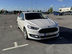 Vit Begagnad 2017 Ford Mondeo Vignale Sedan | 175 000 kr (Marknadspris)