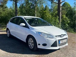 Vit Begagnad 2013 Ford Focus Trend Halvkombi | 50 000 kr (Marknadspris)