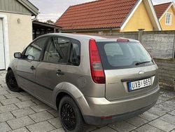 Brun Begagnad 2004 Ford Fiesta Halvkombi | 7 900 kr (Superpris)