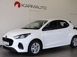 Vit Ny 2024 Mazda 2 Center-Line Halvkombi | 253 400 kr (Marknadspris)