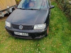 Svart Begagnad 2001 VW Polo Comfortline Halvkombi | 11 500 kr (Lite dyr)