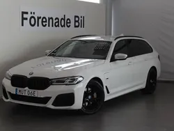Vit Begagnad 2022 BMW 530e M Sport Kombi | 439 000 kr (Dyr)