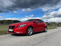Röd Begagnad 2013 Volvo V40 Kinetic Kombi | 109 000 kr (Marknadspris)